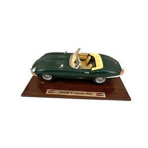 Bburago Jaguar E Cabriolet 1961 1:18 Diecast Model Car Green Convertible